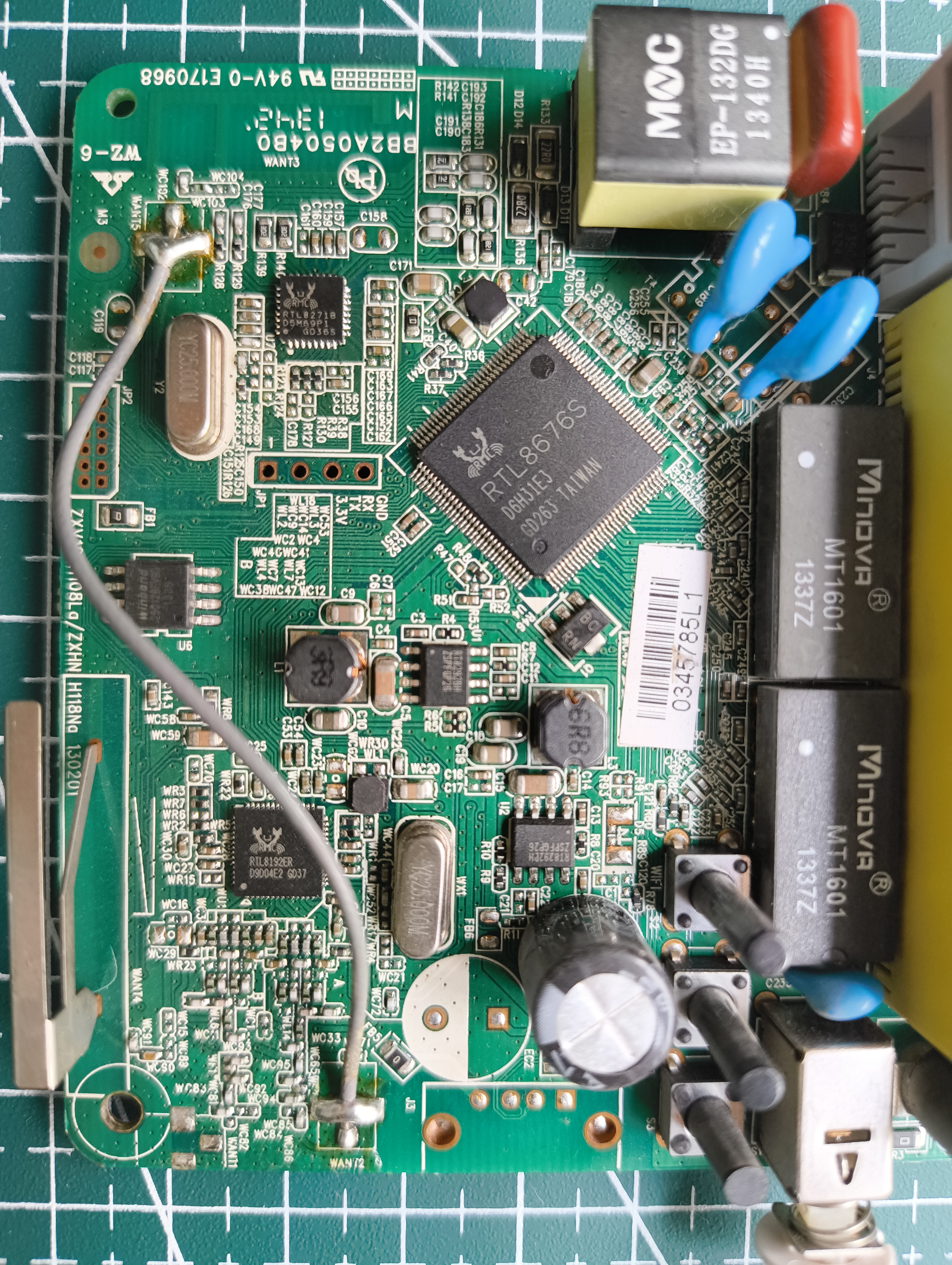 Ethernet portları ve anten kablosu