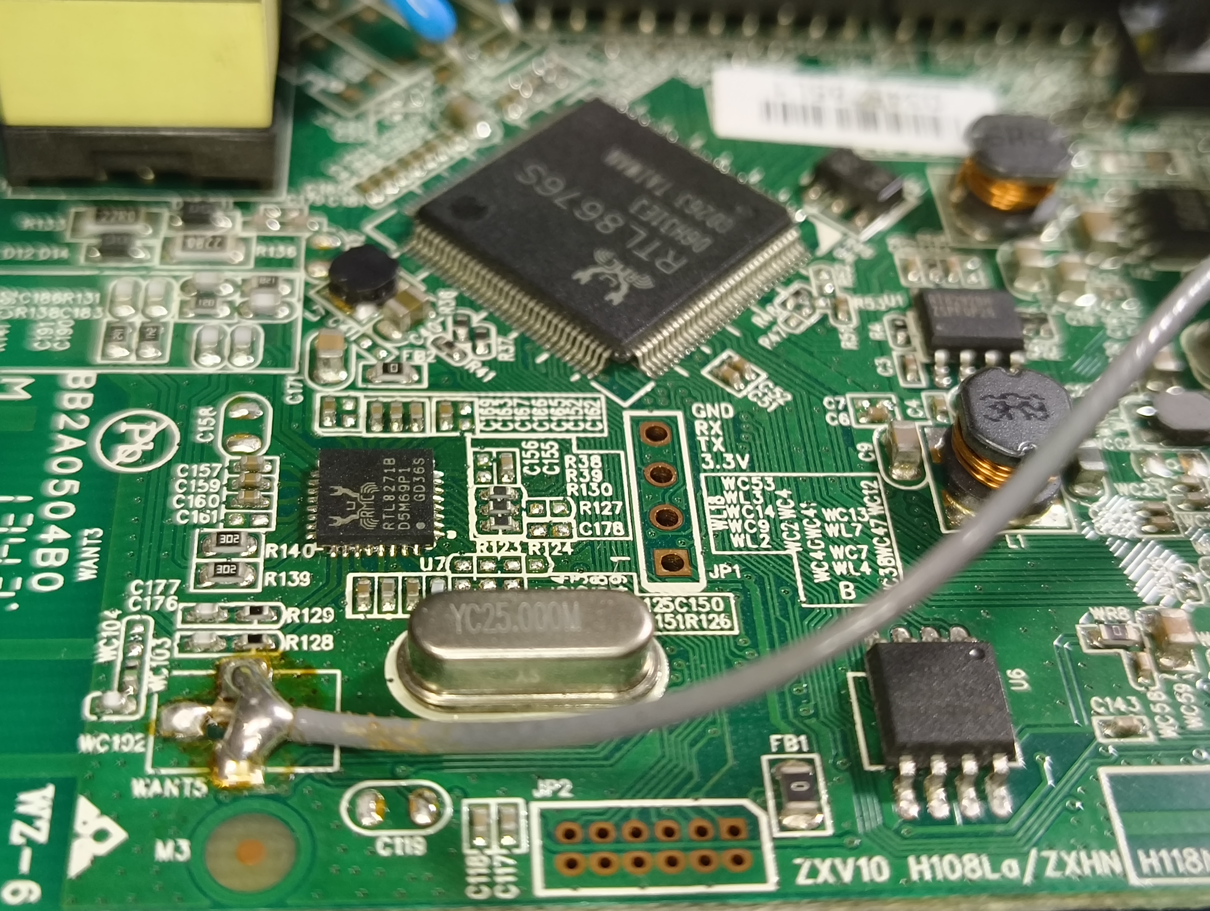 Ethernet portları ve anten kablosu