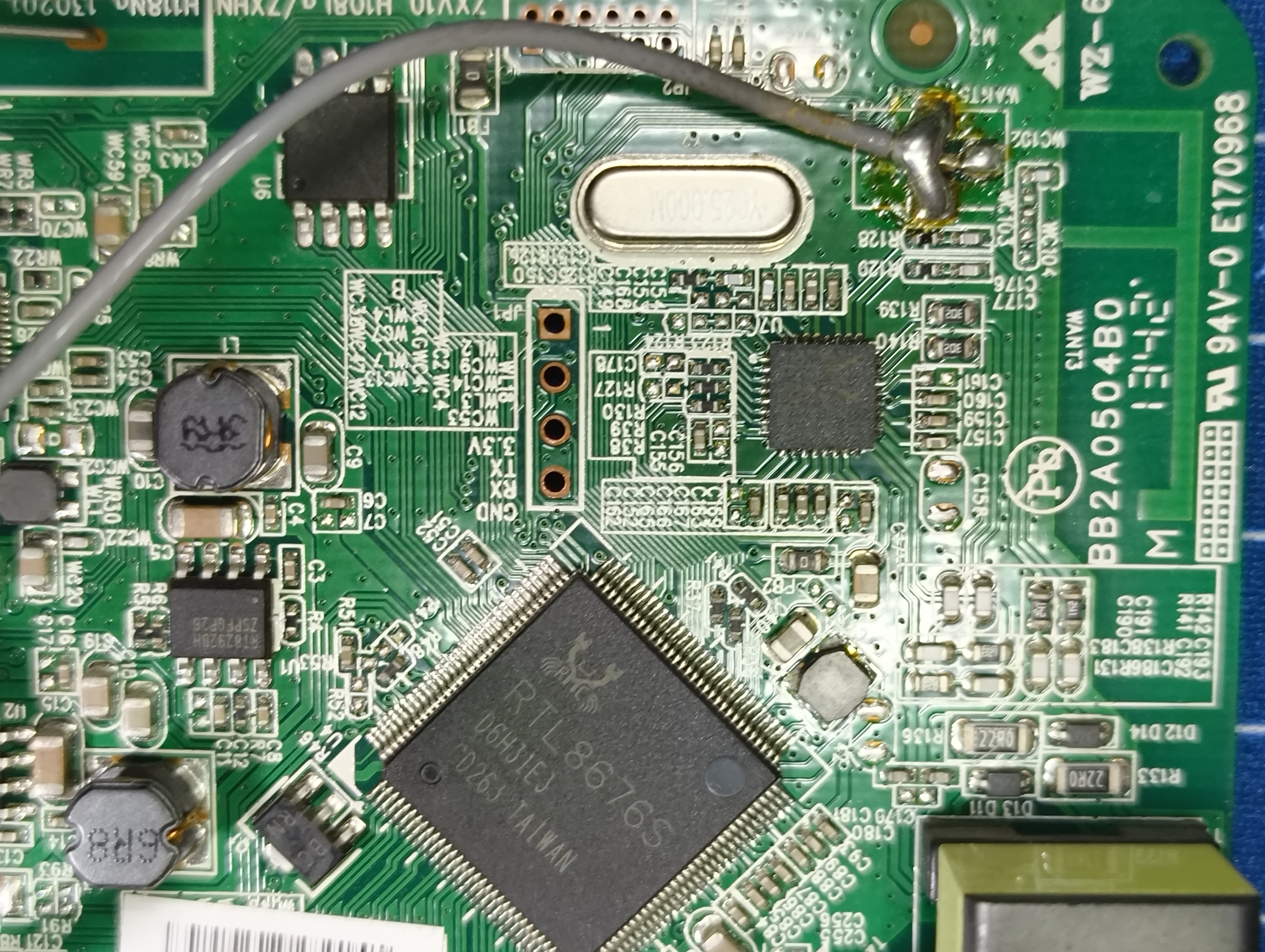 Ethernet portları ve anten kablosu